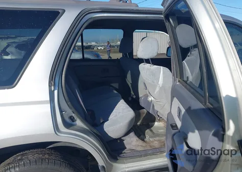 2000 Toyota 4Runner Sr5 V6 z USA, uszkodzony, nr VIN JT3GN86R8Y0179490